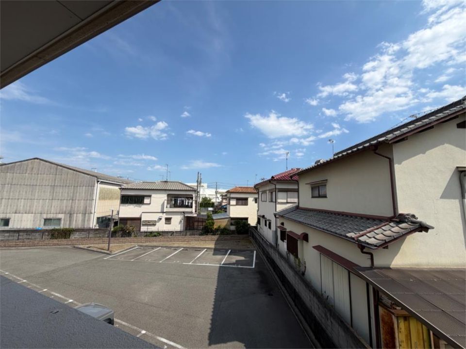 近くのファミリーマート 明石八木店まで599m(徒歩8分)