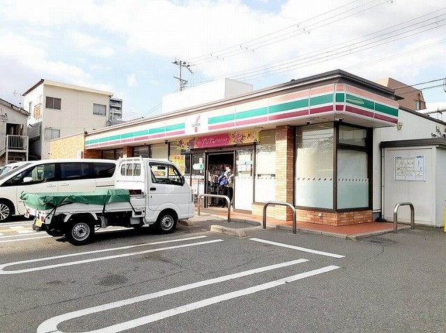 近くのセブンイレブン 西明石南町店まで226m（徒歩3分）