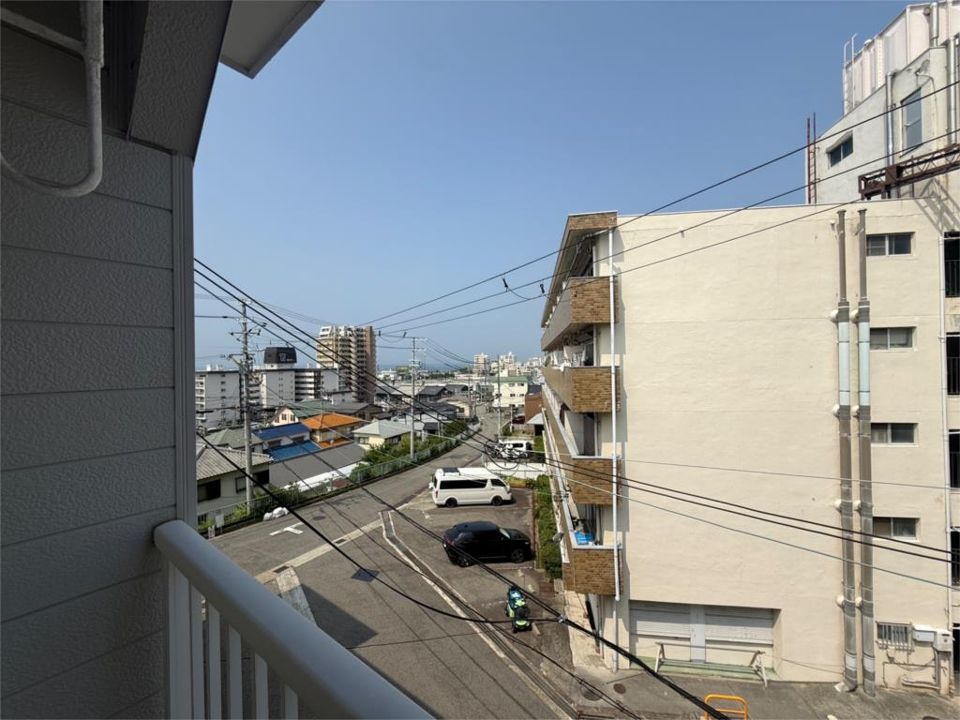 近くのセブンイレブン ハートインJR朝霧駅改札口店まで416m(徒歩6分)