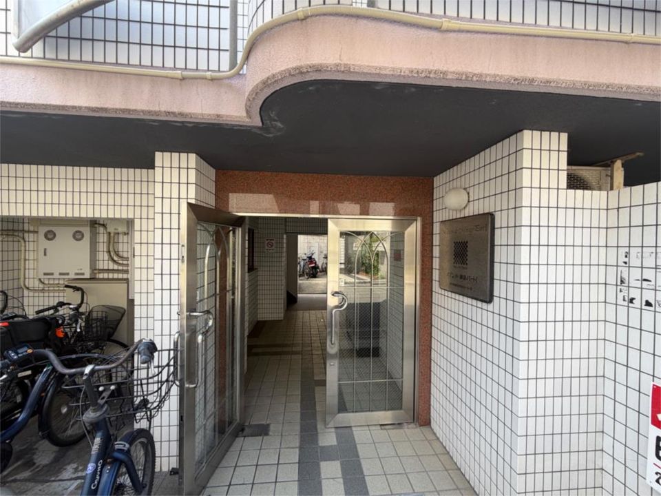 近くのローソンストア100 LS神戸御影店まで358m(徒歩5分)