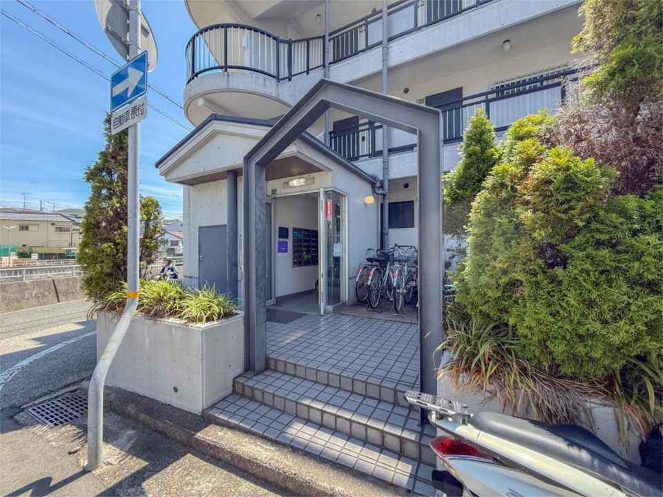 近くのローソン 神戸大町二丁目店まで314m(徒歩4分)