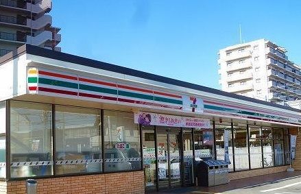 近くのセブンイレブン 明石二見町店まで272m(徒歩4分)