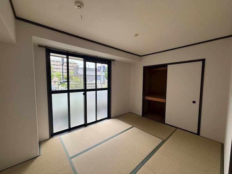近くのファミリーマート 西宮大屋町店まで215m(徒歩3分)