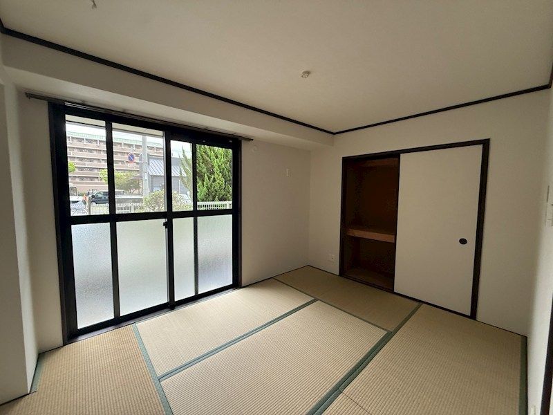 近くのファミリーマート 西宮大屋町店まで215m（徒歩3分）