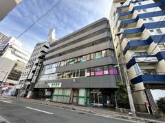 大手ビルの外観画像