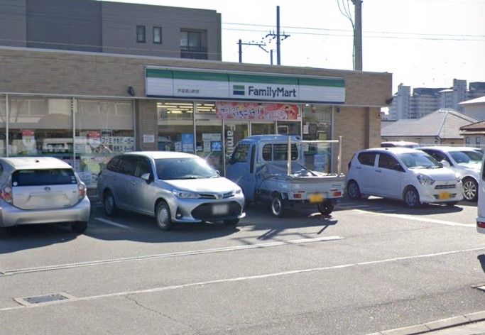 近くのファミリーマート 芦屋東山町店まで557m(徒歩7分)