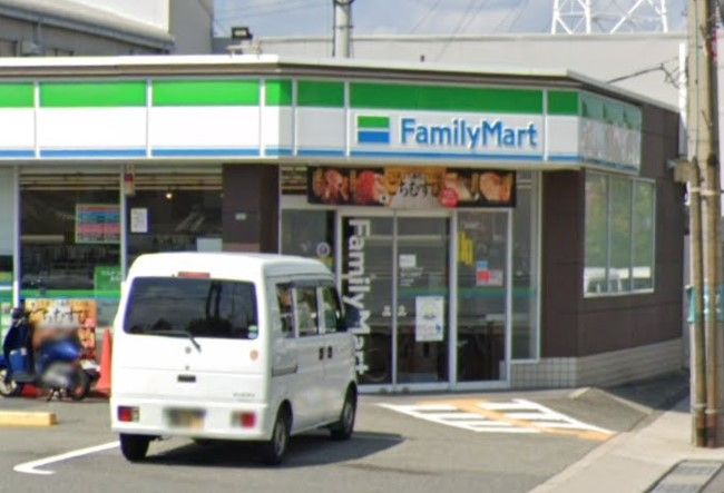 近くのファミリーマート 豊中上津島店まで614m(徒歩8分)