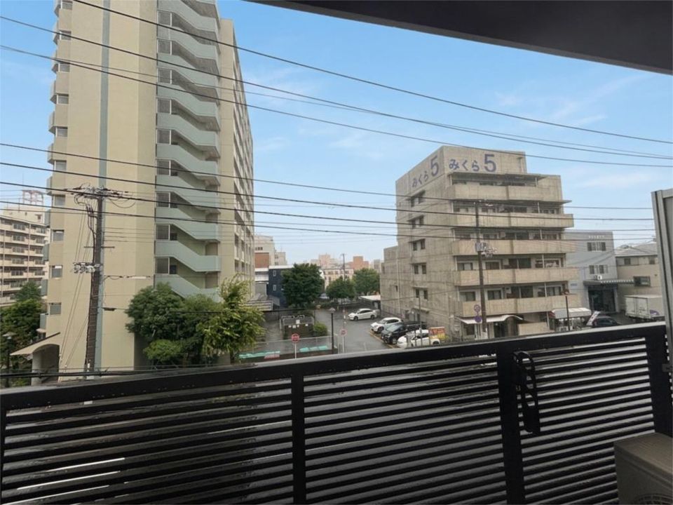近くのファミリーマート 高速長田駅前店まで125m(徒歩2分)