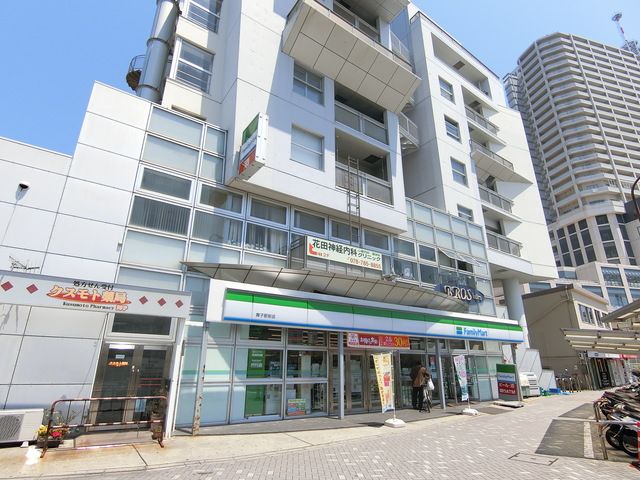 近くのファミリーマート舞子駅前店まで623m(徒歩8分)