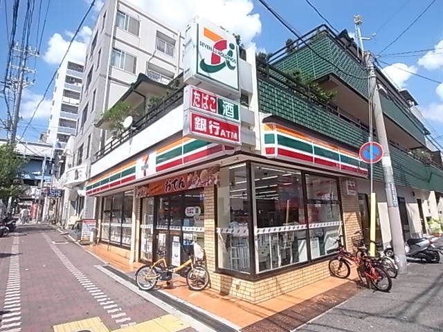 近くのセブンイレブン神戸新在家駅前店まで142m（徒歩2分）