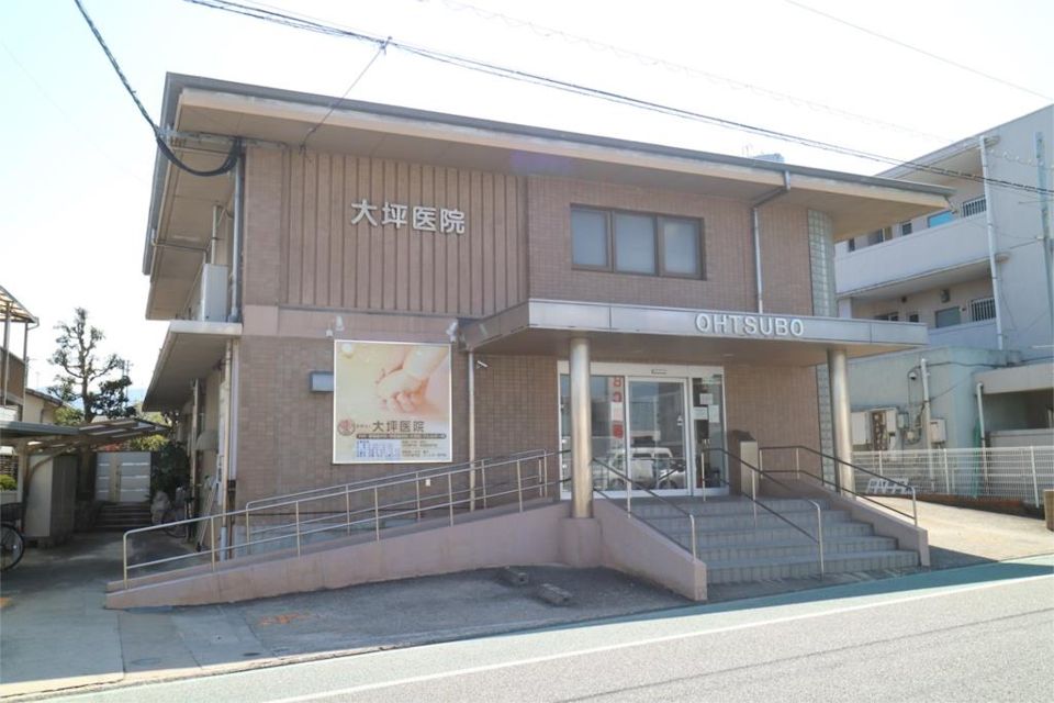近くの大坪内科・循環器科・小児科・アレルギー科医院まで598m（徒歩8分）
