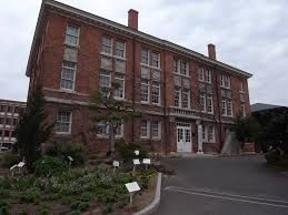 近くの私立西南学院大学まで750m（徒歩10分）