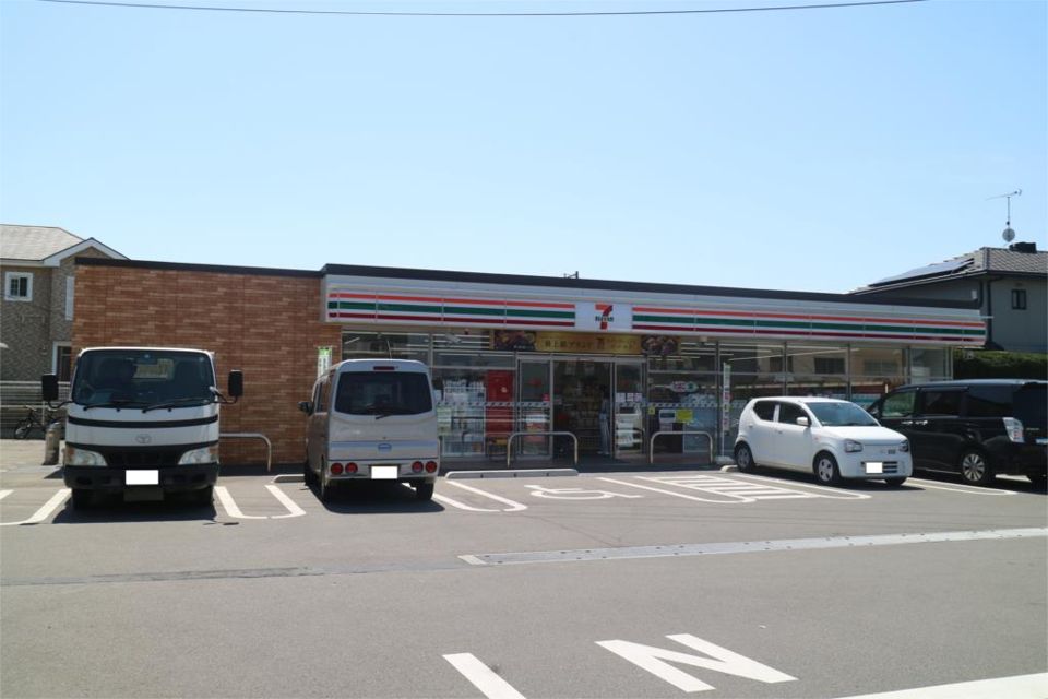 近くのセブンイレブン 篠栗町民体育館前店まで592m（徒歩8分）