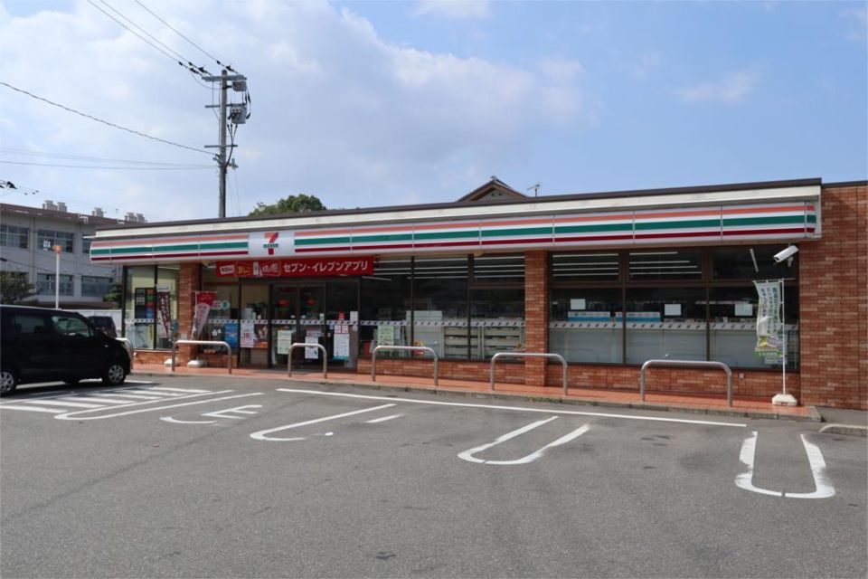 近くのセブンイレブン 博多席田小学校前店まで524m（徒歩7分）