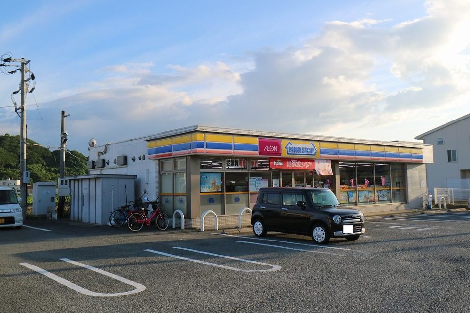 近くのミニストップ 須恵植木店まで553m（徒歩7分）
