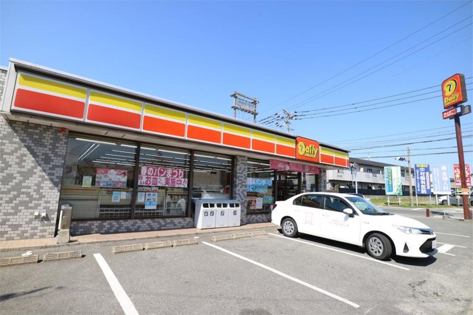 近くのデイリーヤマザキ 粕屋駕与丁店まで494m（徒歩7分）