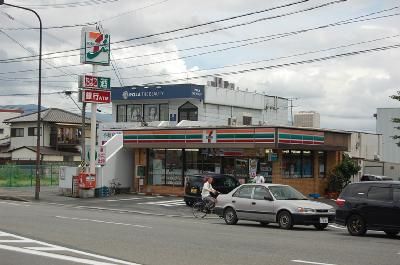 近くのセブンイレブンまで200m（徒歩3分）