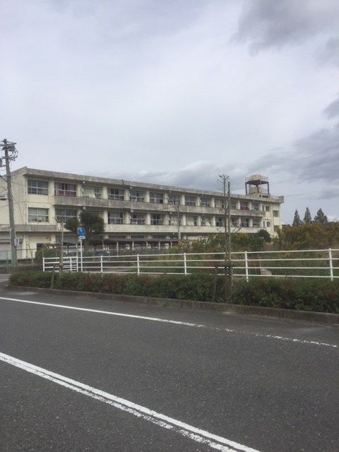 近くの小郡市立小郡中学校まで1,444m(徒歩19分)