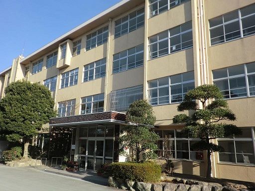 近くの福岡市立八田小学校まで519m(徒歩7分)