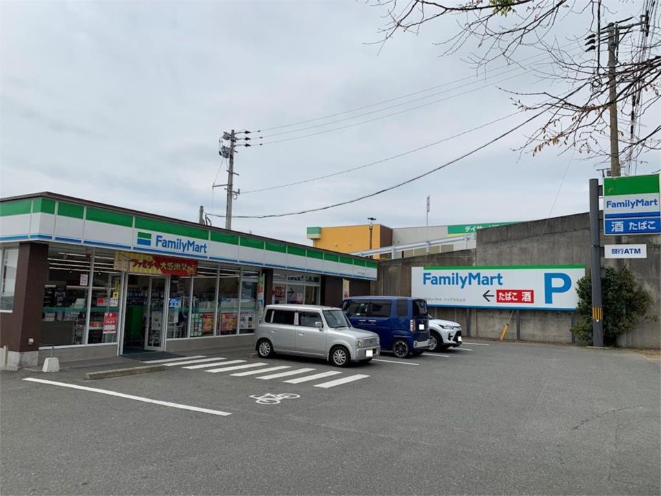 近くのファミリーマート トリアス久山店まで610m(徒歩8分)