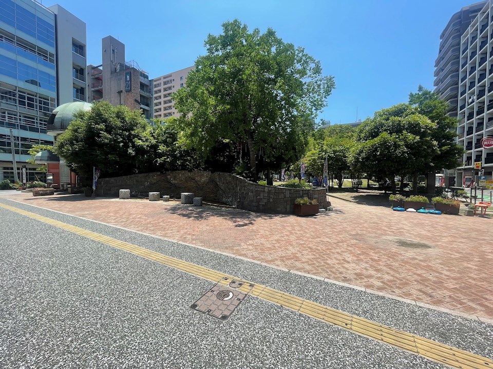 近くの長浜公園まで972m（徒歩13分）