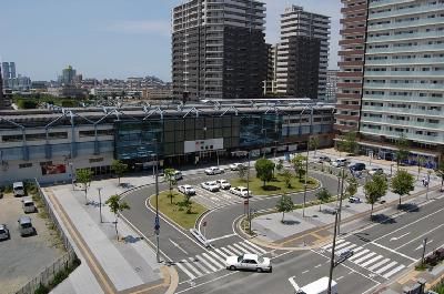 近くのJR千早駅まで1,040m（徒歩13分）
