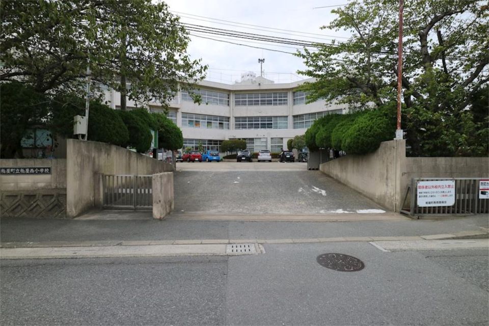 近くの粕屋町立粕屋西小学校まで1,067m（徒歩14分）
