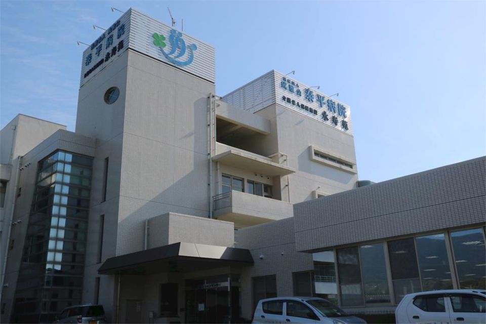 近くの泰平病院まで1,228m（徒歩16分）