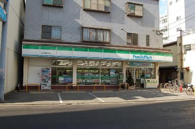 近くのファミリーマートまで220m(徒歩3分)
