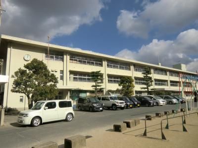 近くの新宮町立立花小学校まで1,590m（徒歩20分）