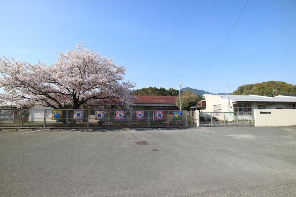 近くの宇美町立柳原保育園まで1,409m（徒歩18分）
