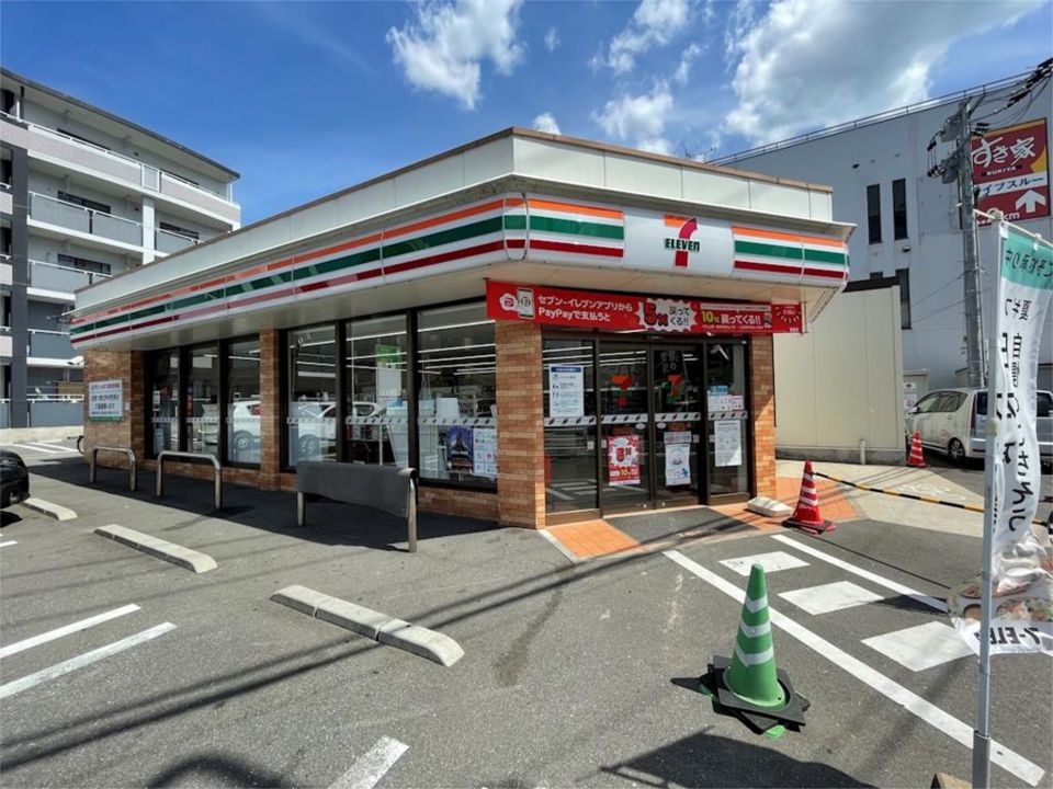 近くのセブンイレブン 福岡飯倉6丁目店まで282m（徒歩4分）