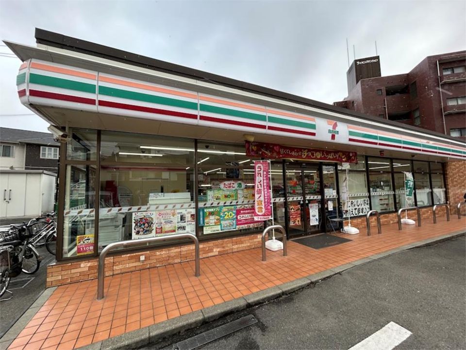 近くのセブンイレブン 福岡高宮西店まで381m(徒歩5分)