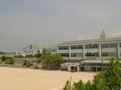 近くの自由ヶ丘中学校まで2,200m(徒歩28分)