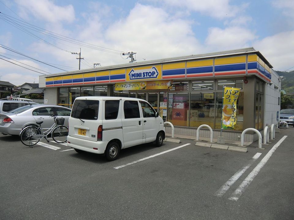 近くのミニストップ 筑紫野塔原店まで654m（徒歩9分）