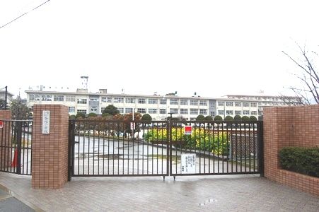 近くの香椎小まで219m（徒歩3分）