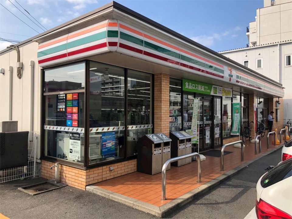 近くのセブンイレブン 博多那珂4丁目店まで445m（徒歩6分）