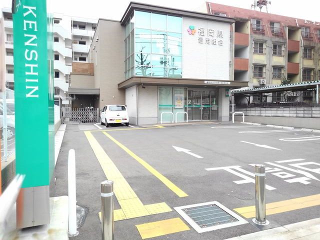 近くの福岡県信用組合雑餉隈支店まで1,800m（徒歩23分）