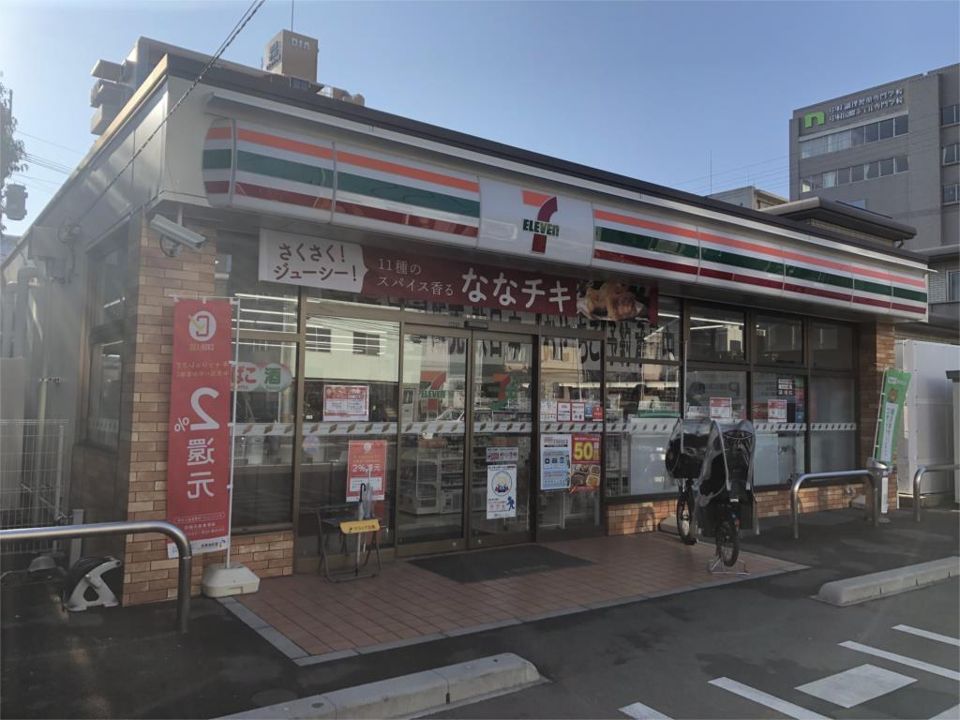 近くのセブンイレブン 博多薬院店まで182m（徒歩3分）