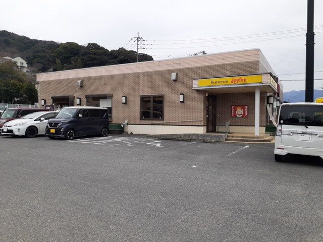 近くのジョイフル福岡入部店まで2,800m（徒歩35分）