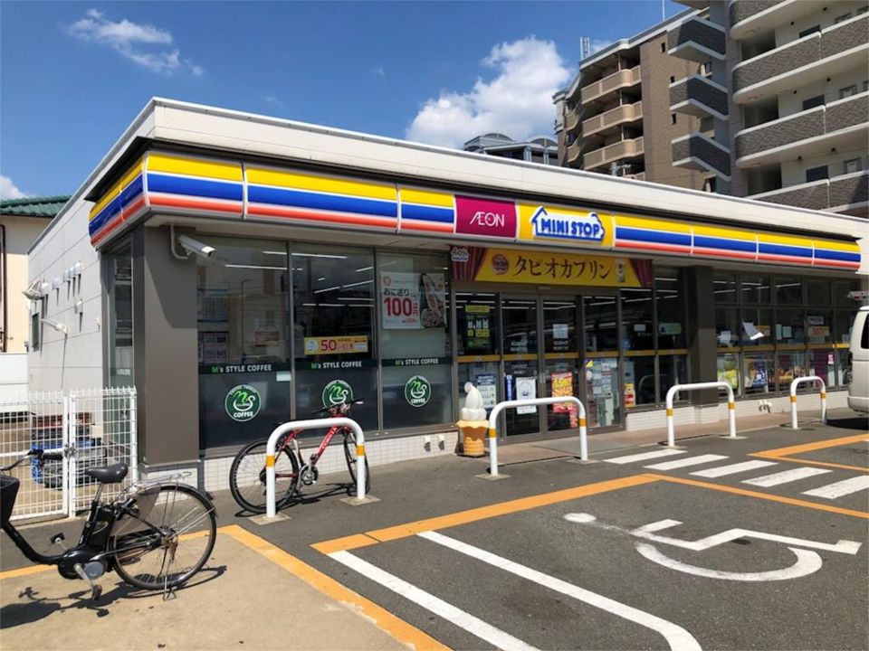 近くのミニストップ 博多吉塚3丁目店まで102m（徒歩2分）