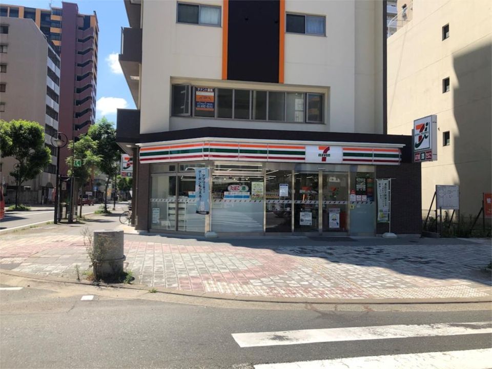 近くのセブンイレブン 福岡築港本町店まで77m（徒歩1分）