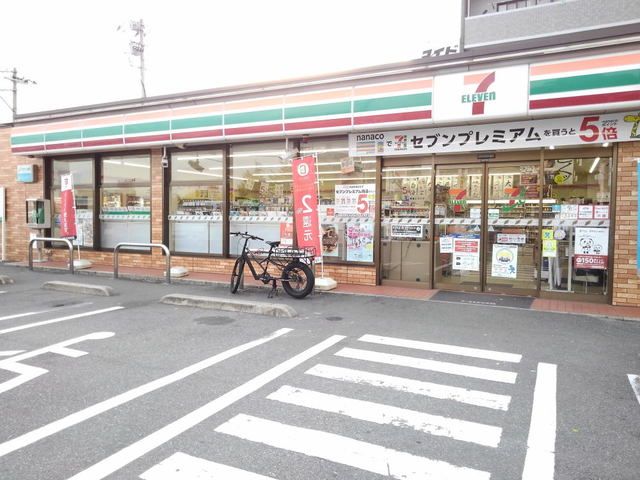 近くのセブンイレブン博多那珂6丁目店まで500m（徒歩7分）