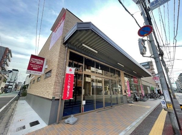 近くのマックスバリュエクスプレス白金店まで108m（徒歩2分）