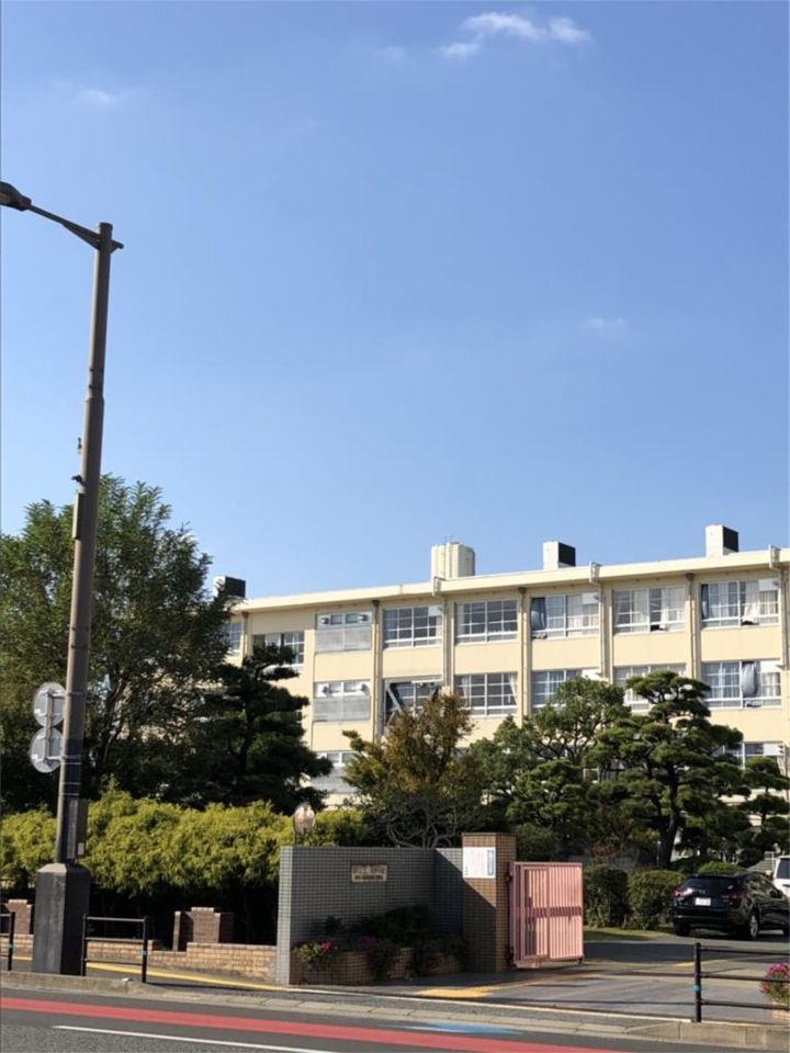 近くの福岡市立原小学校まで884m（徒歩12分）