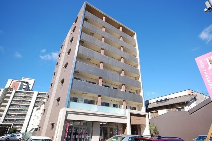 グランディ県庁前の外観画像