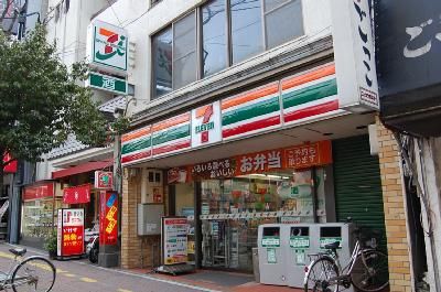 近くのセブンイレブンまで550m（徒歩7分）