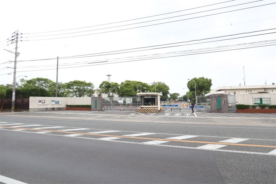 近くの航空自衛隊春日基地まで852m（徒歩11分）