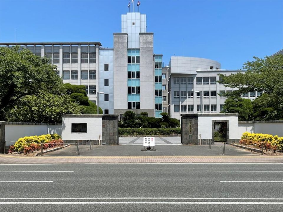 近くの福岡県立修猷館高校まで612m(徒歩8分)