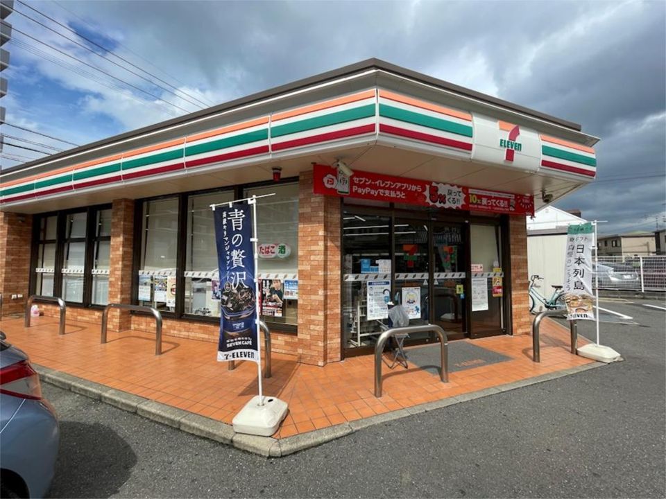 近くのセブンイレブン 福岡愛宕1丁目店まで562m（徒歩8分）
